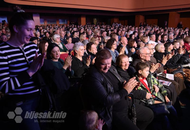 Večer folklora i tradicije: Božićni koncert oduševio publiku u Mostaru - Gradu s ljubavlju: HKUD Sv. Ante – Cim završio godinu uz spektakularni božićni koncert