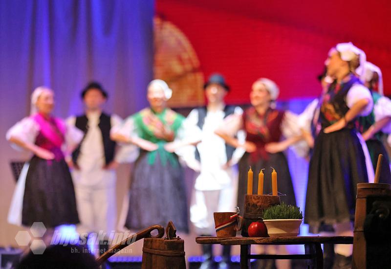 Večer folklora i tradicije: Božićni koncert oduševio publiku u Mostaru - Gradu s ljubavlju: HKUD Sv. Ante – Cim završio godinu uz spektakularni božićni koncert