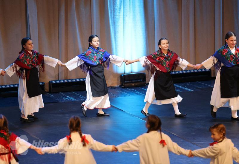 Gradu s ljubavlju ponovno donio božićni duh u Mostar - Gradu s ljubavlju: HKUD Sv. Ante – Cim završio godinu uz spektakularni božićni koncert