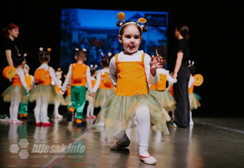 FOTO | Ples, glazba i humanost: Betlehemsko svjetlo obasjalo i Kosaču