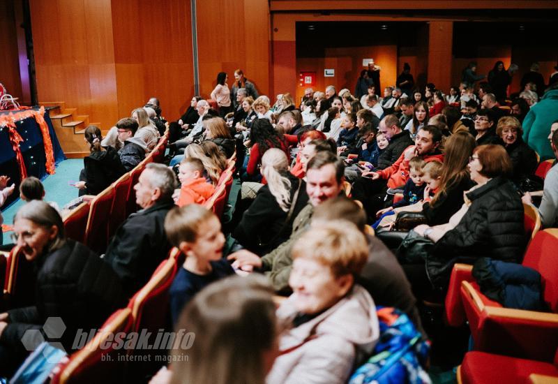 FOTO | Ples, glazba i humanost: Betlehemsko svjetlo obasjalo i Kosaču