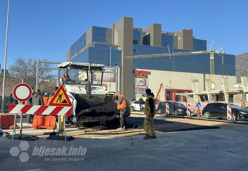 FOTO | U tijeku asfaltiranje ulice ispred Mepas Malla