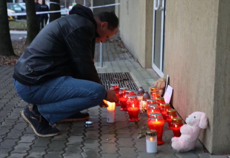 FOTO Svijeće, plišanci i poruke sućuti ispred škole u Zagrebu