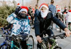 Ho-ho-ho na pedalama: Djedovi Božićnjaci biciklirali kroz Mostar