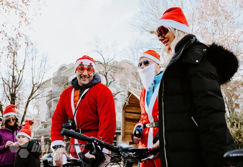 Ho-ho-ho na pedalama: Djedovi Božićnjaci biciklirali kroz Mostar