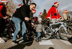 Ho-ho-ho na pedalama: Djedovi Božićnjaci biciklirali kroz Mostar