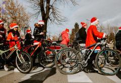 Ho-ho-ho na pedalama: Djedovi Božićnjaci biciklirali kroz Mostar