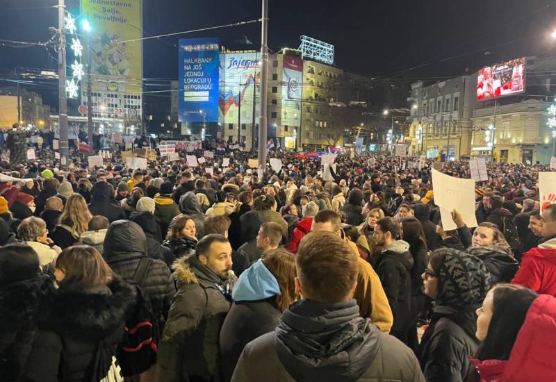 Prosvjedi na Trgu Slavija u Beogradu - Prosvjedi u Beogradu: Tisuće građana pružaju podršku zahtjevima studenata