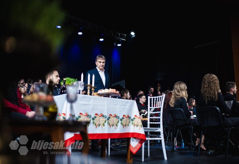 FOTO | Kosača odisala božićnim duhom: Proslava glazbe, ljubavi i mira