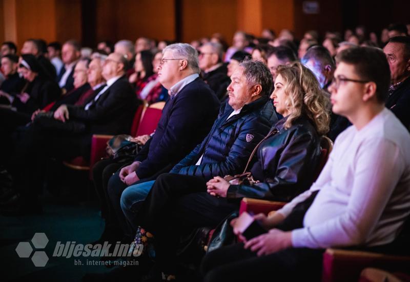 Koncert - Na dobro vam došao Božić i sveto porođenje Isusovo - Kosača odisala božićnim duhom: Proslava glazbe, ljubavi i mira