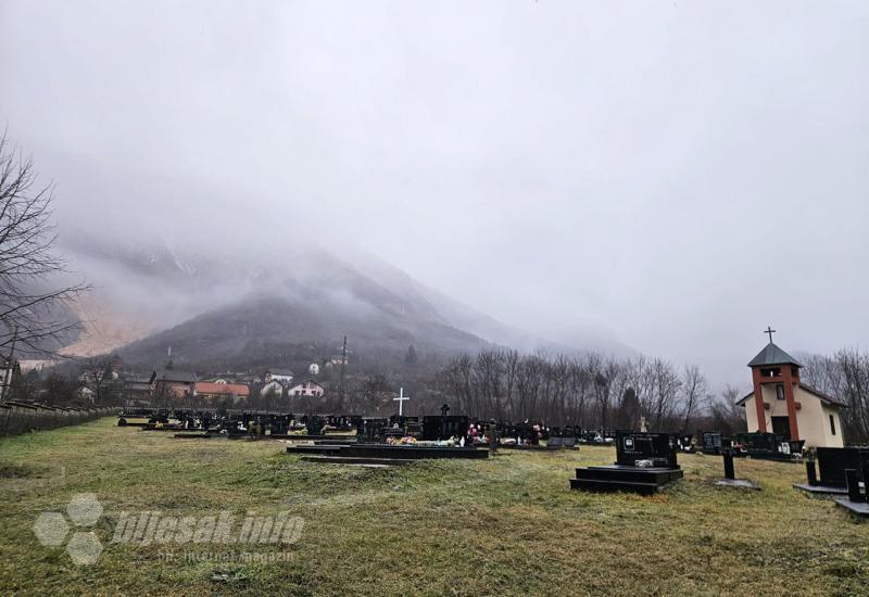 Nadgrobni spomenik obitelji Anđelić - Konjic: 22 godina od krvave Badnje večeri u selu Kostajnica