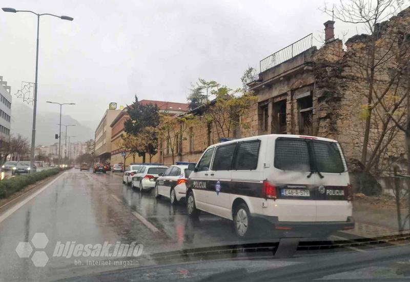 Veliki broj policije na ulicama Mostara: Kordon 'čuva' zgradu Skupštine