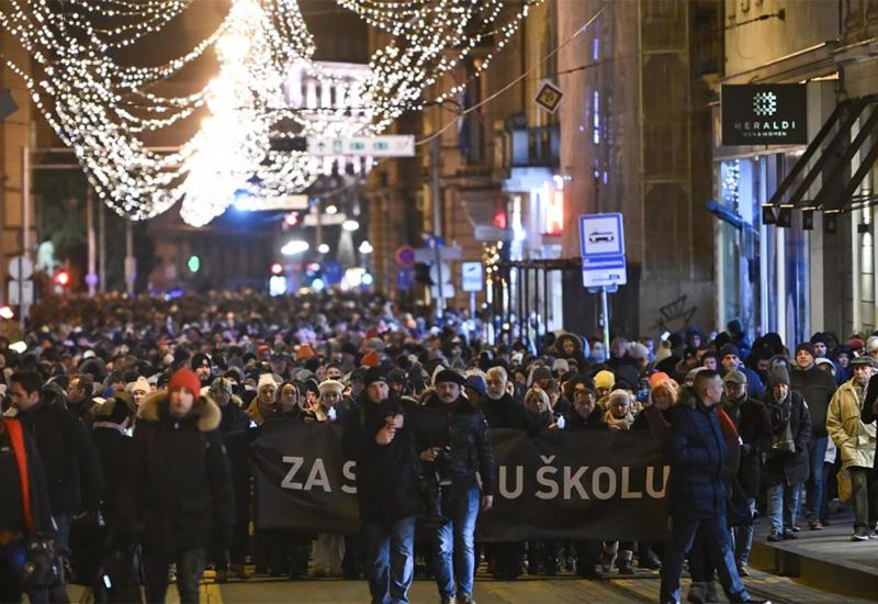  Brojni građani na mimohodu "Za sigurnu školu"