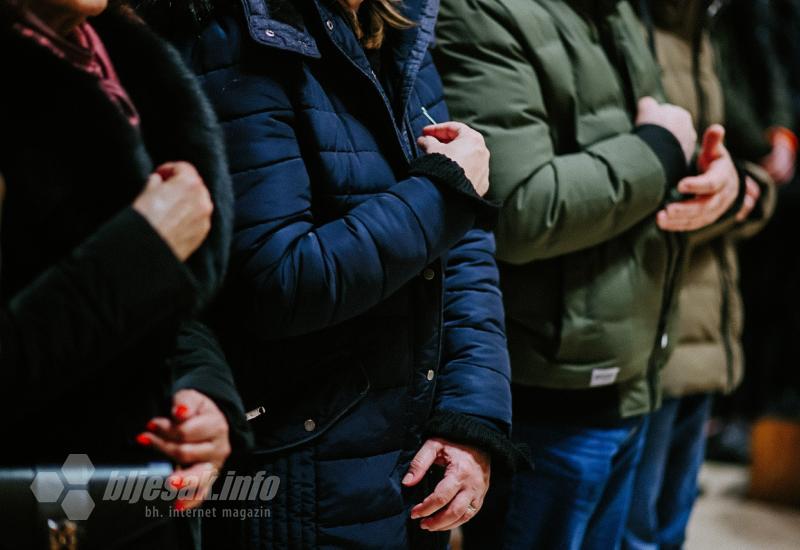 FOTO | Mostarske crkve ispunjene vjerom i zajedništvom na polnoćkama