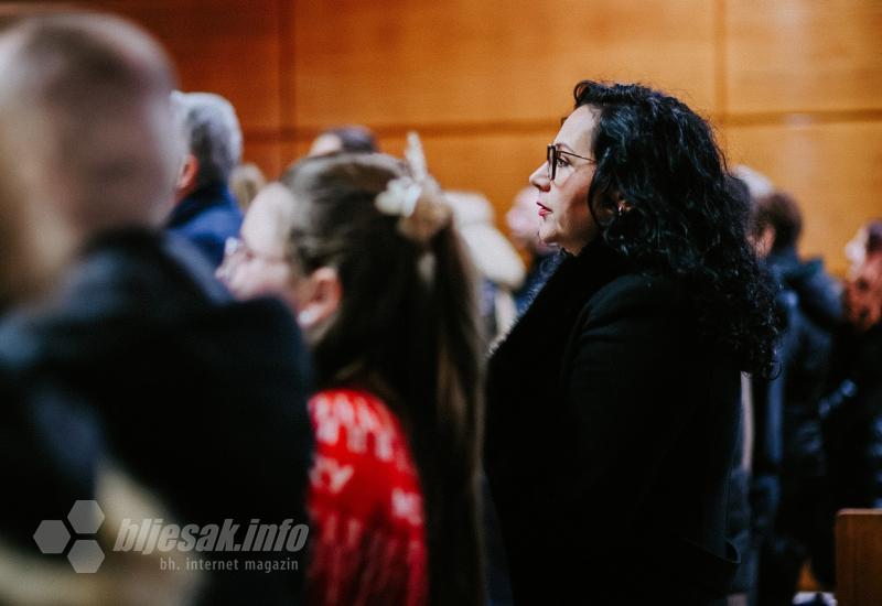 FOTO | Mostarske crkve ispunjene vjerom i zajedništvom na polnoćkama