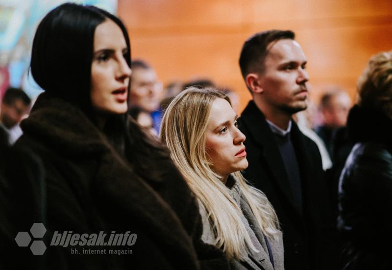 FOTO | Mostarske crkve ispunjene vjerom i zajedništvom na polnoćkama