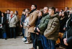 FOTO | Mostarske crkve ispunjene vjerom i zajedništvom na polnoćkama