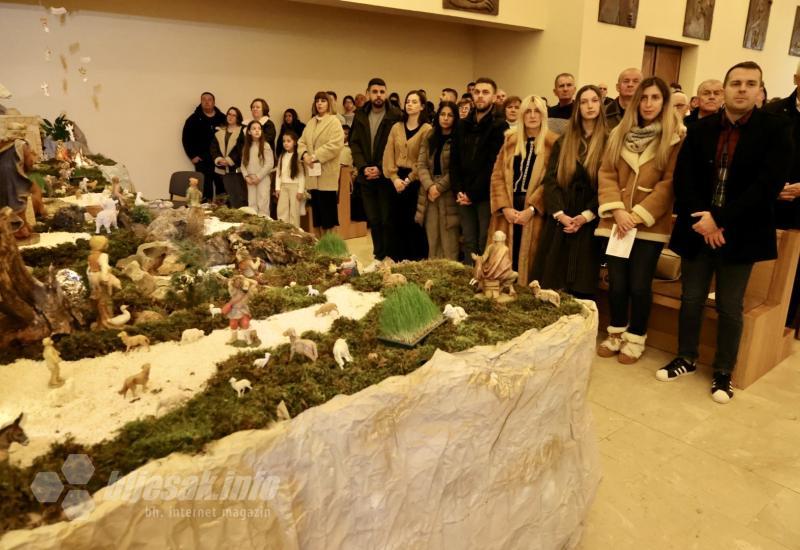 FOTO | Mostarske crkve ispunjene vjerom i zajedništvom na polnoćkama