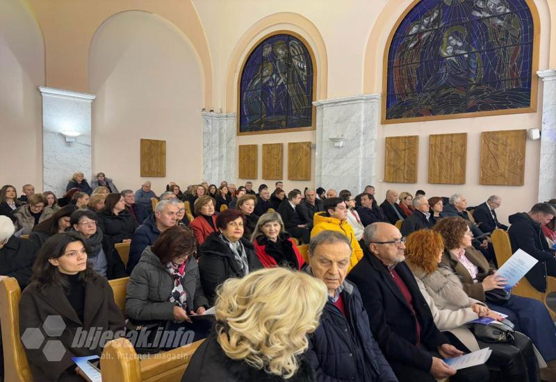 FOTO | Božićni koncert HKD Napredak: Tradicionalne skladbe dirnule mostarsku publiku