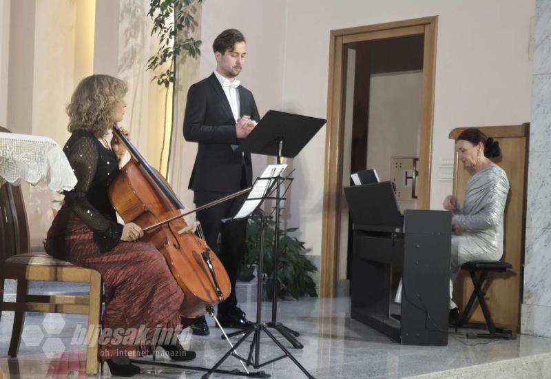 FOTO | Božićni koncert HKD Napredak: Tradicionalne skladbe dirnule mostarsku publiku