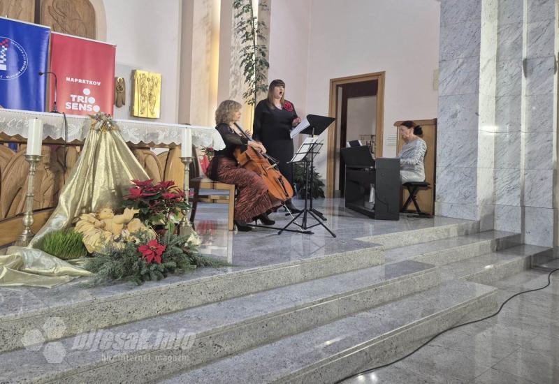 FOTO | Božićni koncert HKD Napredak: Tradicionalne skladbe dirnule mostarsku publiku