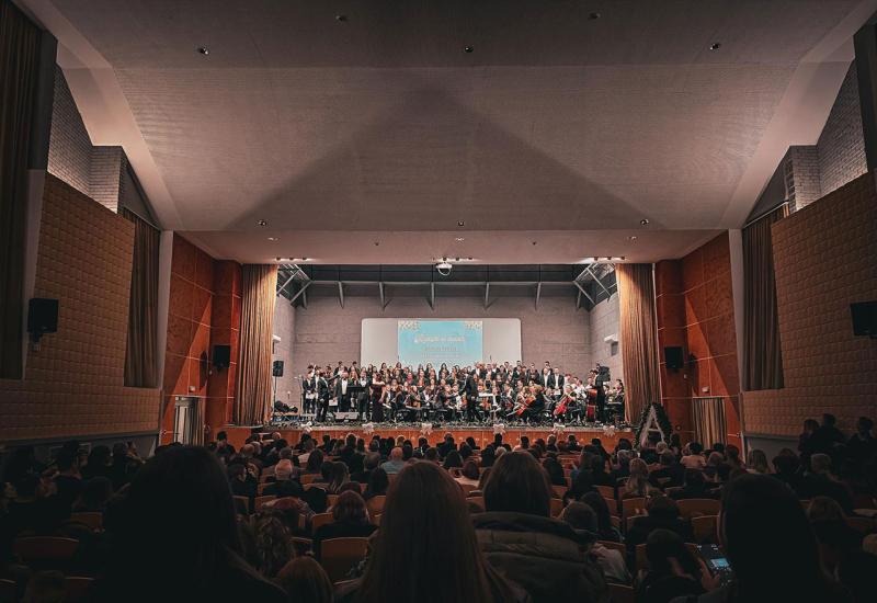 Božićni koncert u Stocu: "Radujte se narodi" ispunio dvoranu zajedništvom