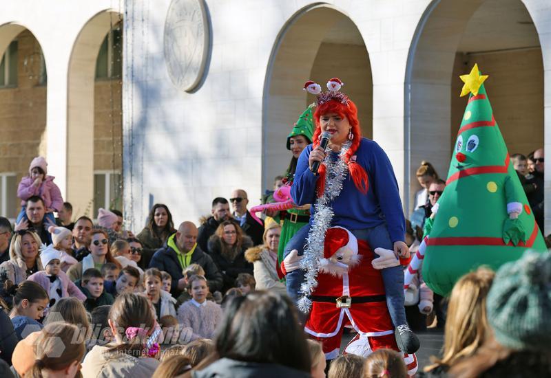 Dječja Nova godina proslavljena je na platou HD HS Kosača - Dječja Nova godina u Mostaru donijela radost, večeras energični silvestarski koncert