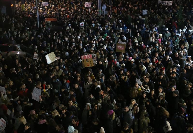 Studenti ispraćaju 2024. šutnjom za žrtve s novosadskog kolodvora