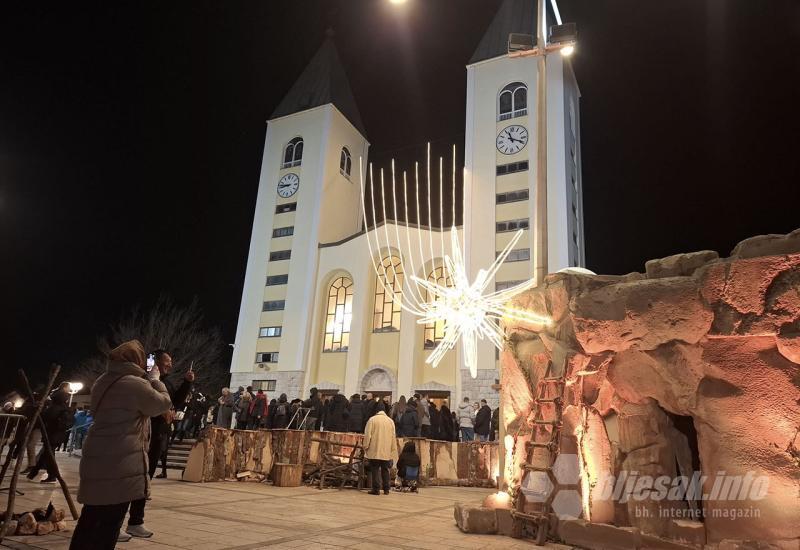 FOTO | Doček Nove godine u molitvi i tišini