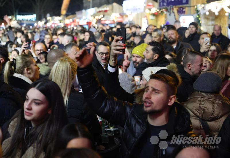 Doček Nove 2025. godine u Mostaru - FOTO/VIDEO | Doček Nove 2025. godine u Mostaru