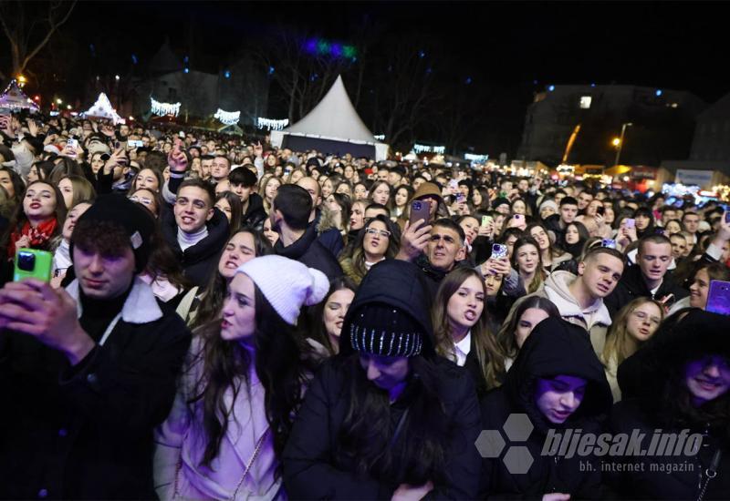 FOTO/VIDEO | Doček Nove 2025. godine u Mostaru