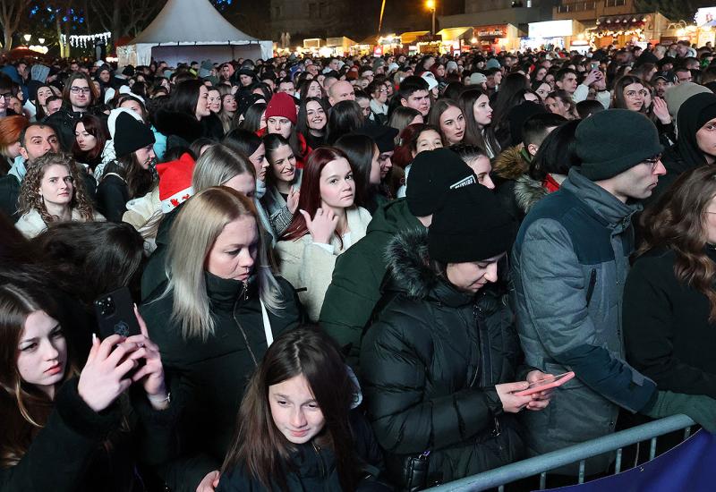 FOTO/VIDEO | Doček Nove 2025. godine u Mostaru