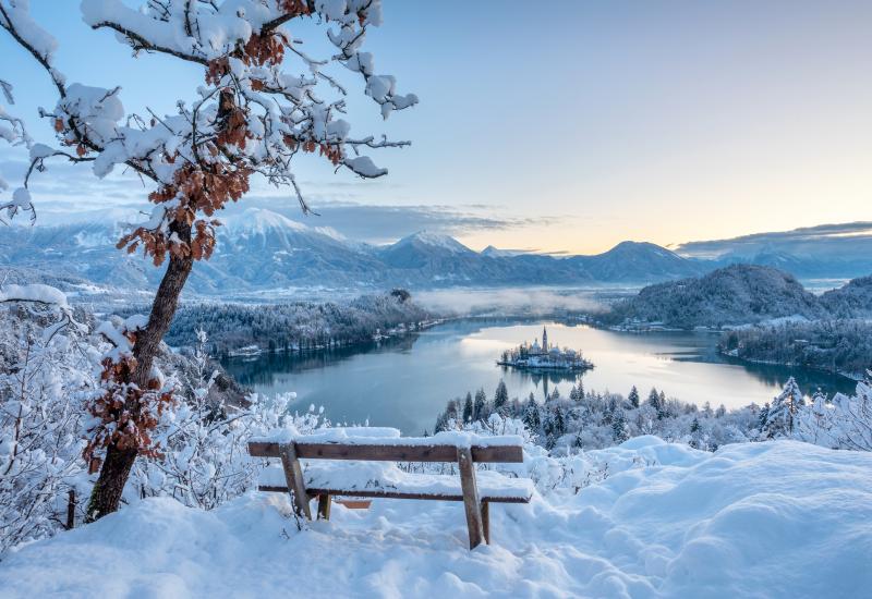 Pogled na jezero Bled zimi - ZIMA KAO IZ FILMA: Otkrili smo skijališta koja morate posjetiti