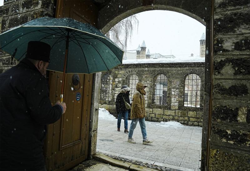 FOTO | Snijeg prekrio BiH: Otežan promet, izdana upozorenja!