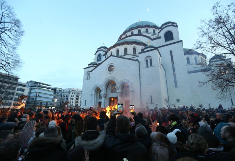 FOTO| Sarajevo i Beograd slave Badnji dan: Pravoslavni vjernici najavljuju Božić