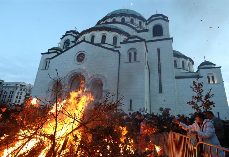 FOTO| Sarajevo i Beograd slave Badnji dan: Pravoslavni vjernici najavljuju Božić