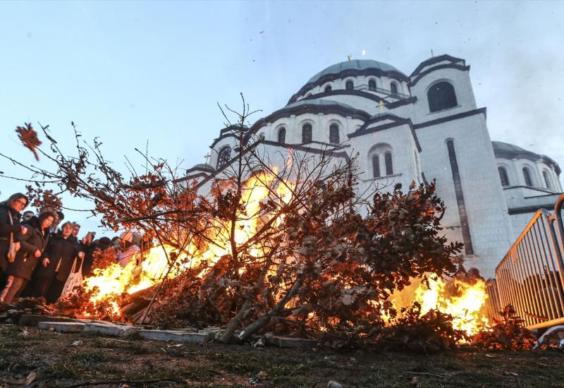 FOTO| Sarajevo i Beograd slave Badnji dan: Pravoslavni vjernici najavljuju Božić