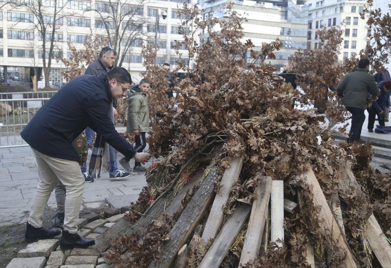 FOTO| Sarajevo i Beograd slave Badnji dan: Pravoslavni vjernici najavljuju Božić