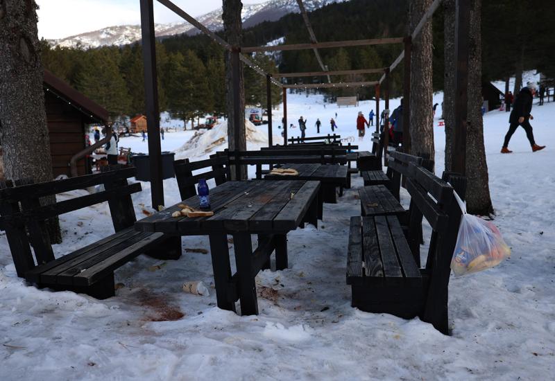 Blidinje nakon vikenda zatrpano smećem - Blidinje nakon vikenda: Razbacano smeće, pretrpane kante
