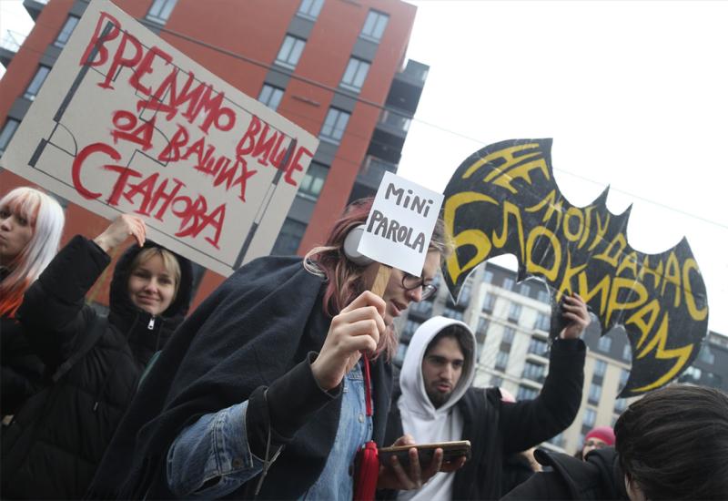 FOTO| Studenti blokirali Mostarsku petlju: Zahtijevaju pravdu za svoje kolege