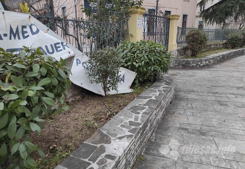 FOTO Snažan vjetar u Hercegovini stvara probleme, pogledajte što smo zabilježili u Mostaru