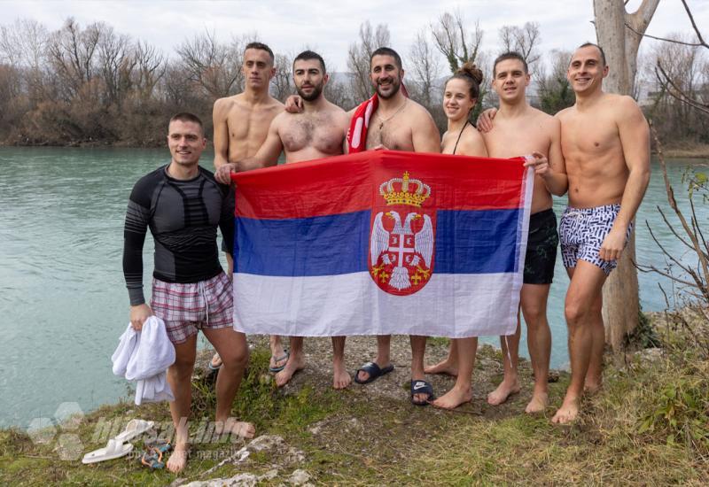 Plivanje u Neretvi za Časni krst - FOTO| Mostar: Plivanje za Časni krst u Ortiješu postalo tradicija