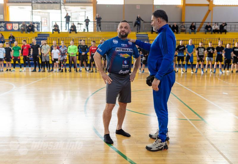 Seminar borilačkih vještina u Mostaru - FOTO: Miran Fabijan izazvao pomamu u Mostaru: 150 ljudi radi u humanitarne svrhe!