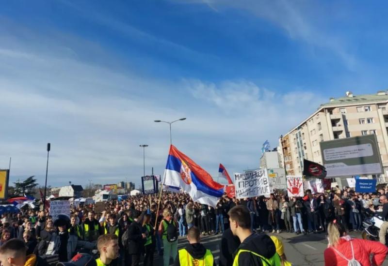 Prosvjedi studenata u Srbiji - Srbija: Započela 24-satna blokada jedne od najprometnijih prometnica u Beogradu