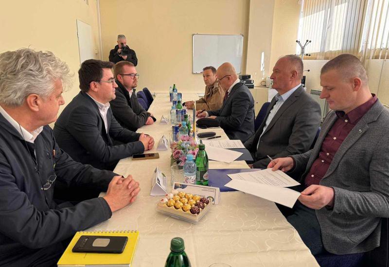 Foto: MO BIH - Helez u tvornici vojne industrije u Travniku: Ovo nema nijedna država na Balkanu