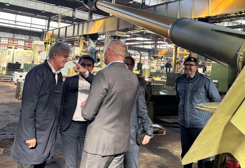 Foto: MO BIH - Helez u tvornici vojne industrije u Travniku: Ovo nema nijedna država na Balkanu