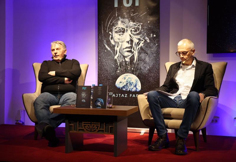 Promocija romana "Put" u Centru za kulturu Mostar poslužila je i kao otvorena rasprava o budućnosti tehnologije i njenom utjecaju na društvo.      