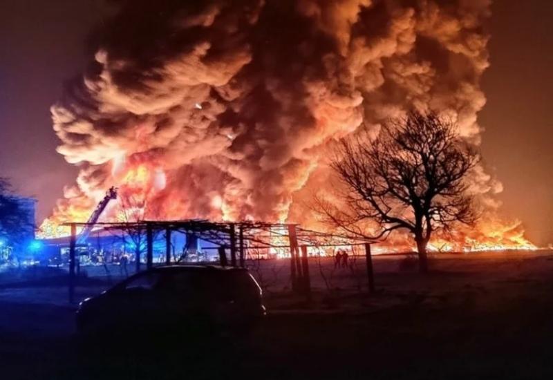 Veliki požar u okolici Maribora - Veliki požar u okolici Maribora: Gorio pogon za preradu plastike 