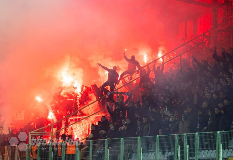 Vatreno na terenu i tribinama - FOTO | Podjela bodova u hercegovačkom derbiju; jedan crveni karton i puno prekida