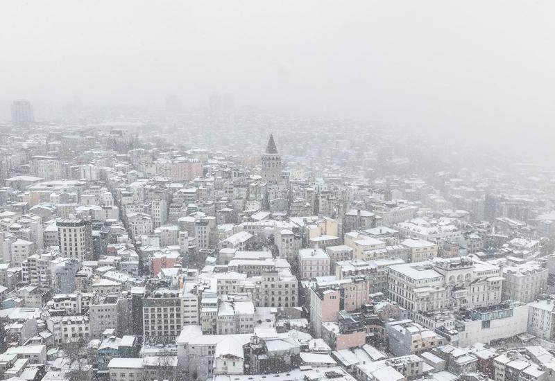 Zimska bajka u Istanbulu: Snježne pahulje prekrile kultne znamenitosti - Snježni prekrivač u Istanbulu: Zimska idila na dva kontinenta